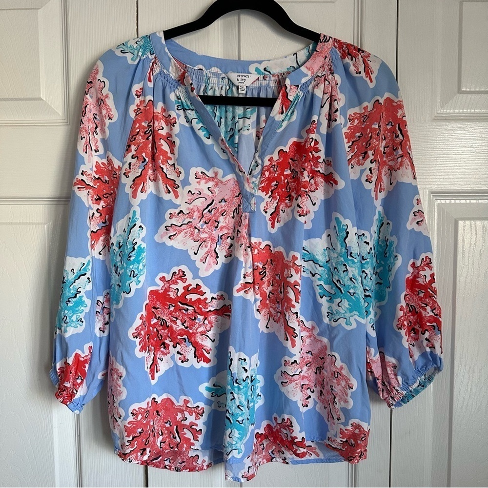 Crown & Ivy Top Womens Blue Coral Shells VNeck PXL Flowy Beachy Resortwear Comfy - Picture 2 of 9